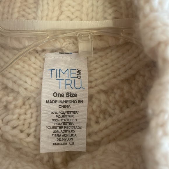 NWT Cable knit poncho - Picture 2 of 4